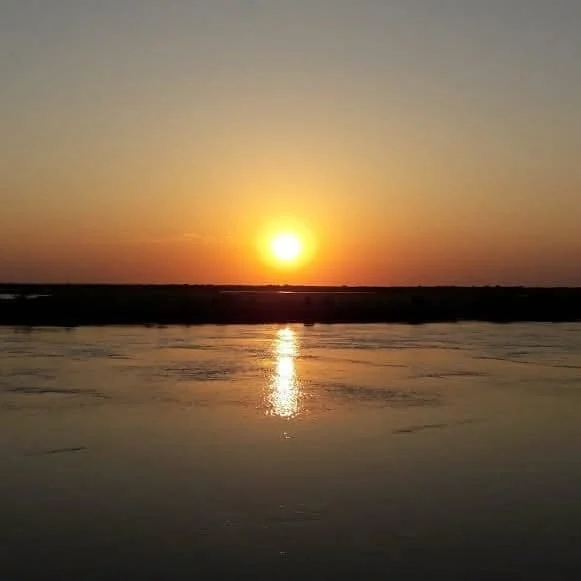 Atardecer sobre el río Coronda