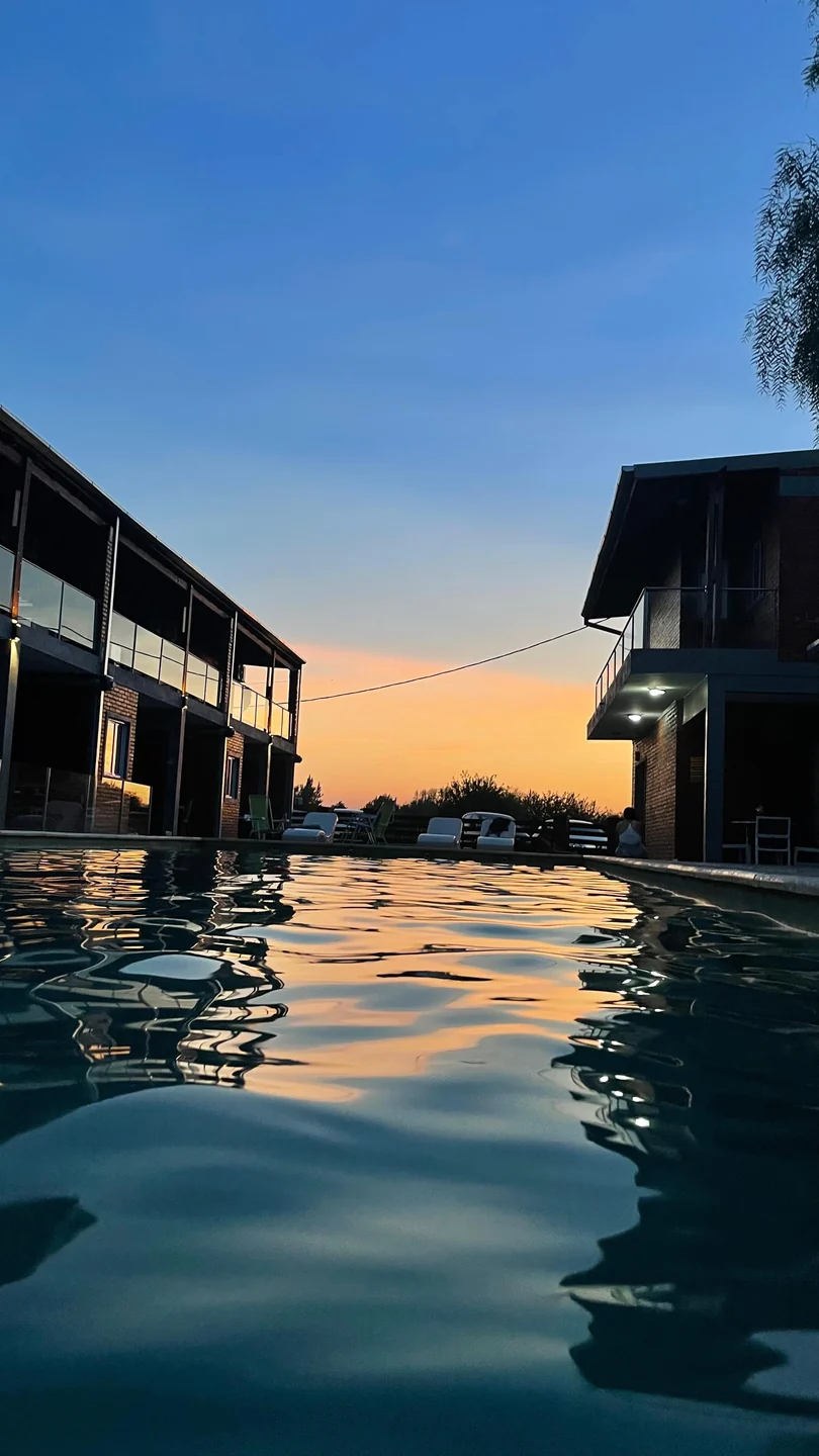 La pileta al atardecer